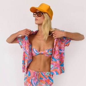 NWT Skatie Marley button down in “Lanai” pattern. Size L.